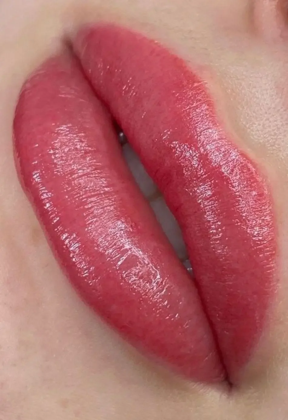 labios rojos micropigmentados
